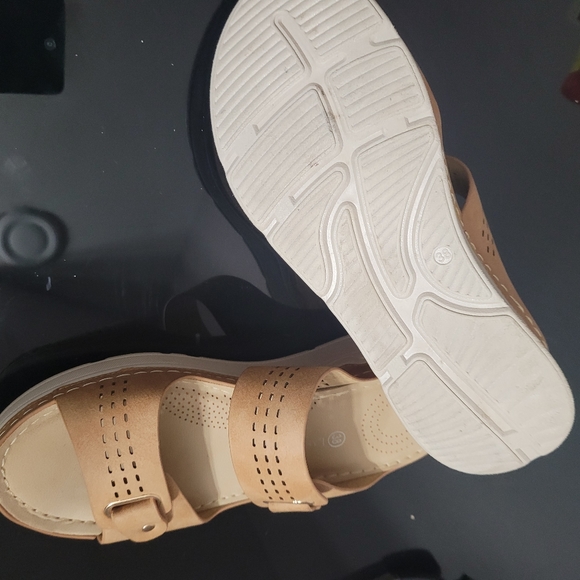 Women shoes - Picture 2 of 4